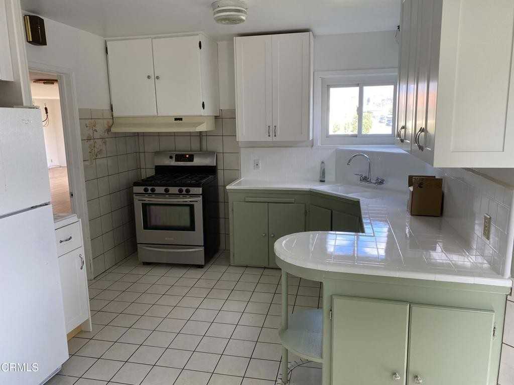 162 W Wells St #162 - Photo 7 of 9