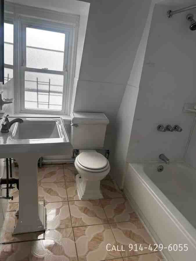 44 Vineyard Ave - Photo 3 of 8