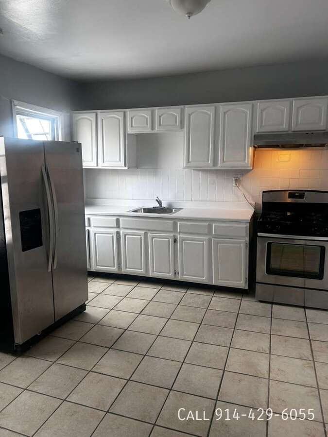 44 Vineyard Ave - Photo 6 of 8