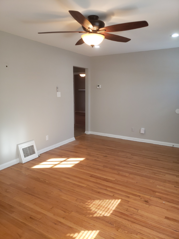 2457 Shannon Ave - Photo 3 of 17