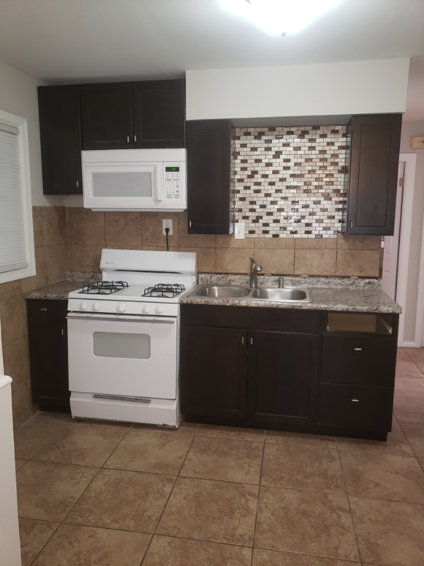 2457 Shannon Ave - Photo 4 of 17