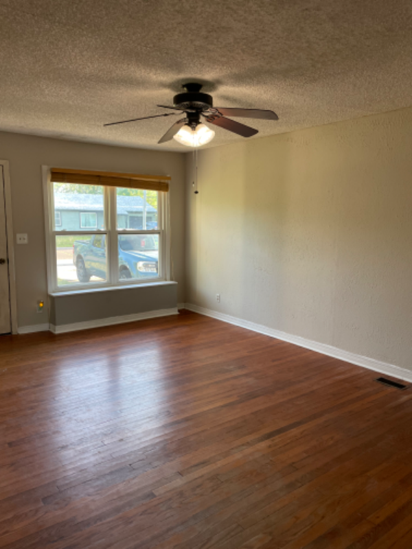 101 E Haddock St - Photo 7 of 20