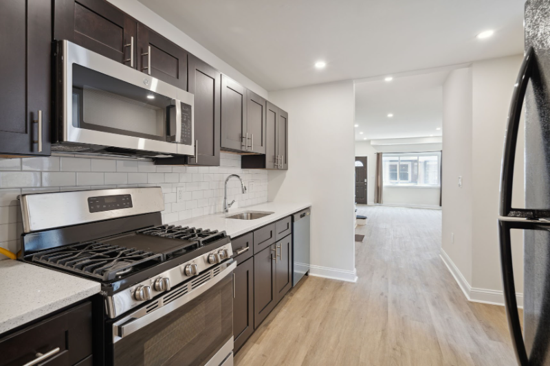 1814 S Taylor St - Photo 2 of 8