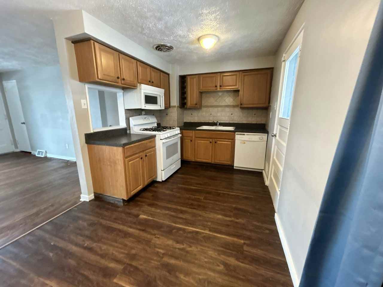 215 Erhardt Drive - Photo 3 of 21