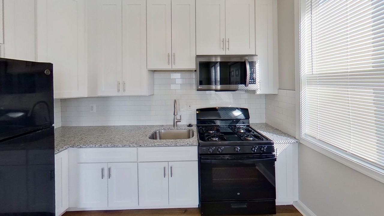 3607 Fernhill Ave, Unit 2 - Photo 4 of 25