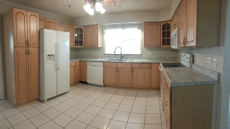 2456 Broadvue Ave - Photo 4 of 16