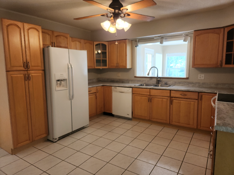 2456 Broadvue Ave - Photo 5 of 16