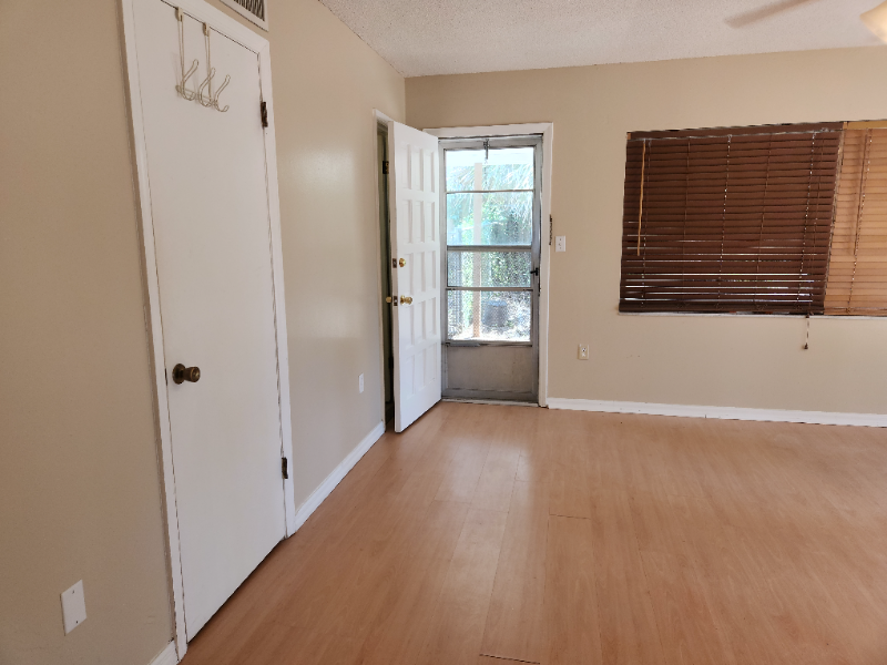 2456 Broadvue Ave - Photo 7 of 16