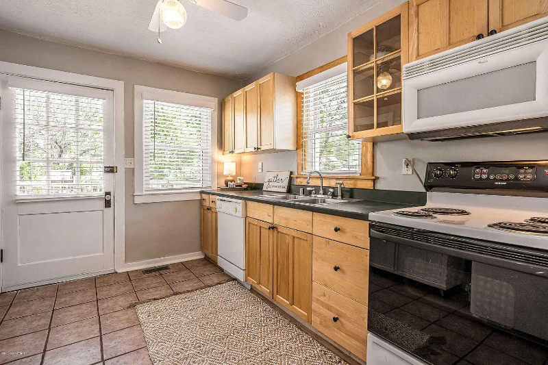 1591 Belmar Dr - Photo 4 of 13