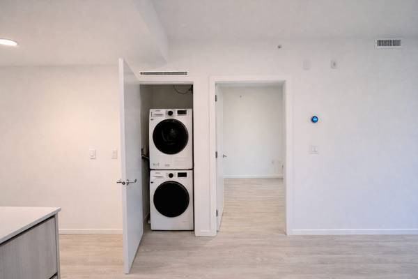 3264 Vanness Avenue - Photo 3 of 20