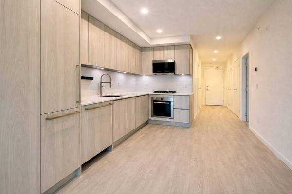 3264 Vanness Avenue - Photo 2 of 20