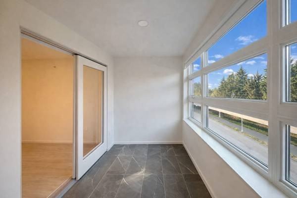 3264 Vanness Avenue - Photo 4 of 20