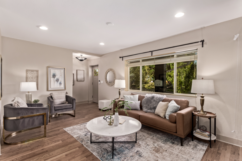 3208 N Fillmore St - Photo 2 of 19