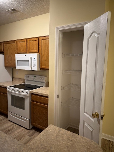 9415 Magnolia Ridge Dr #101 - Photo 7 of 20