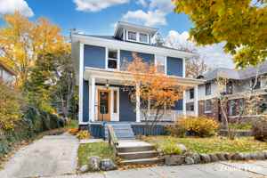 featured image of 240 Calkins Ave Se