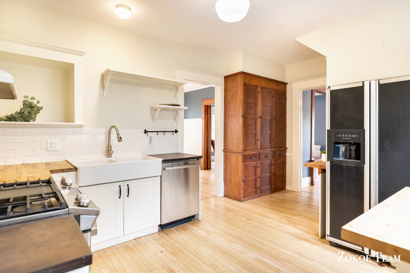 240 Calkins Ave Se - Photo 4 of 18