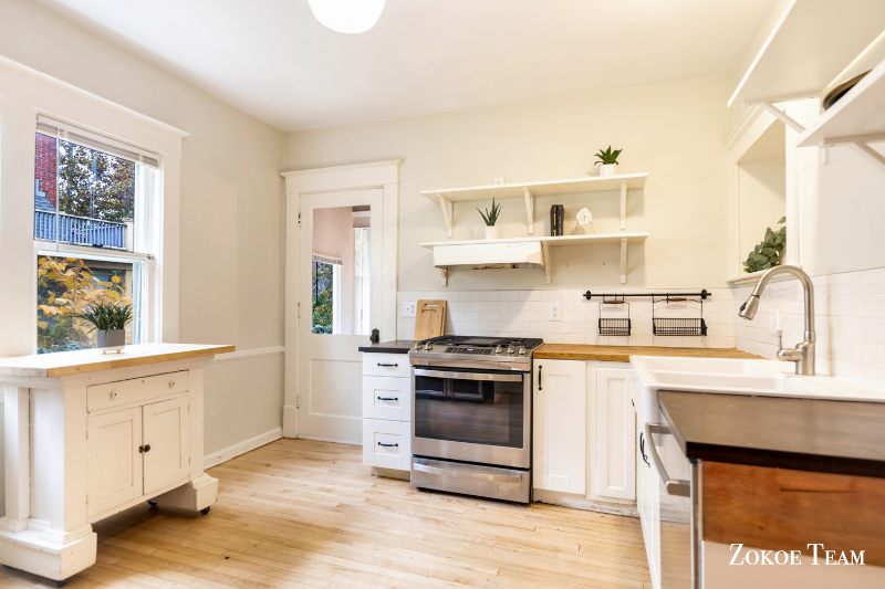 240 Calkins Ave Se - Photo 5 of 18