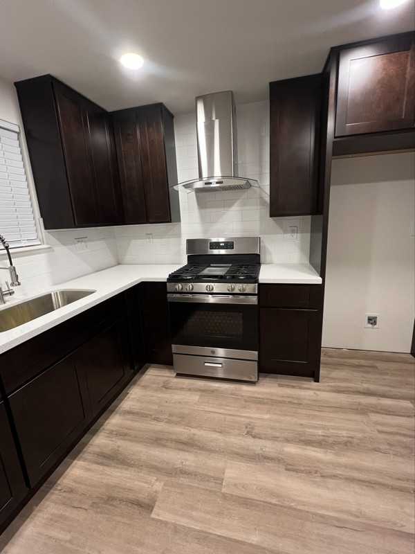 502 W 11th St - Photo 4 of 9