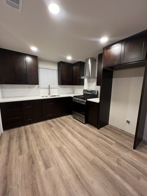 502 W 11th St - Photo 5 of 9