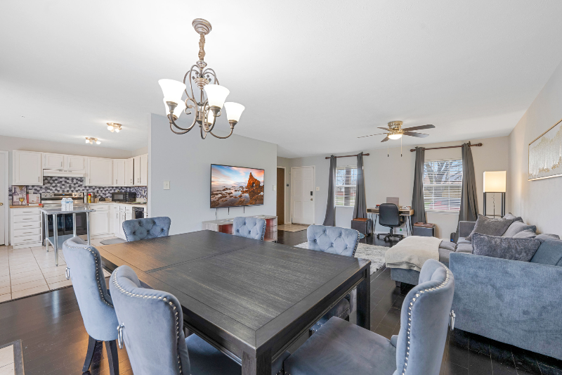 5604 Perrin St - Photo 3 of 13