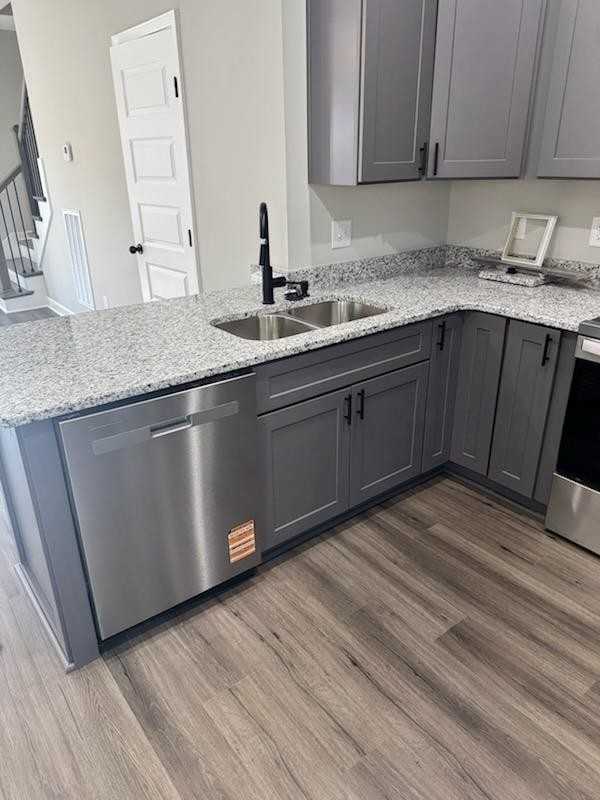 402 E Bledsoe St - Photo 5 of 13