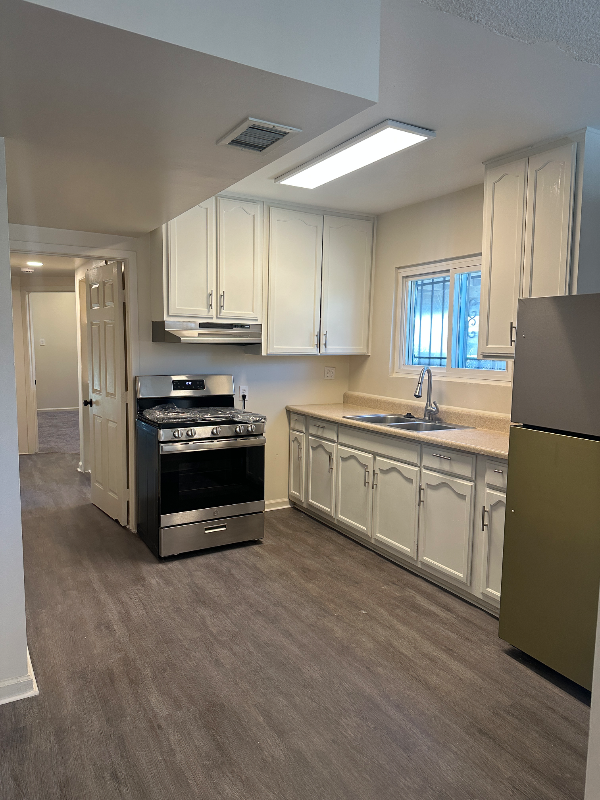 1205 W 97th St #3 - Photo 2 of 10