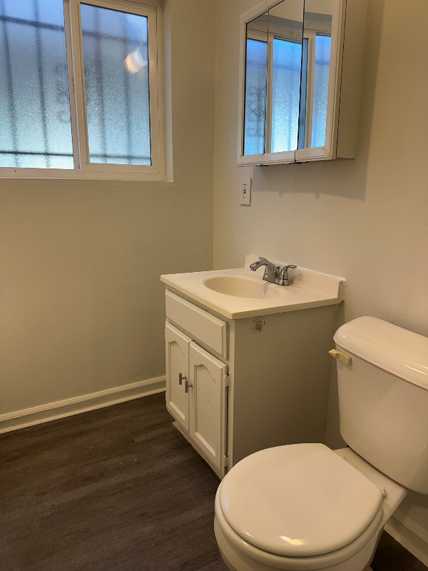 1205 W 97th St #3 - Photo 3 of 10