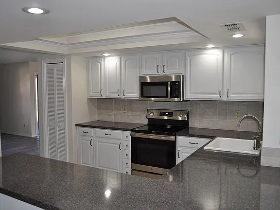 721 Elkhorn Rd - Photo 3 of 8