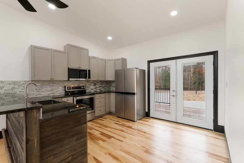 92 Riverside Dr - Photo 4 of 17