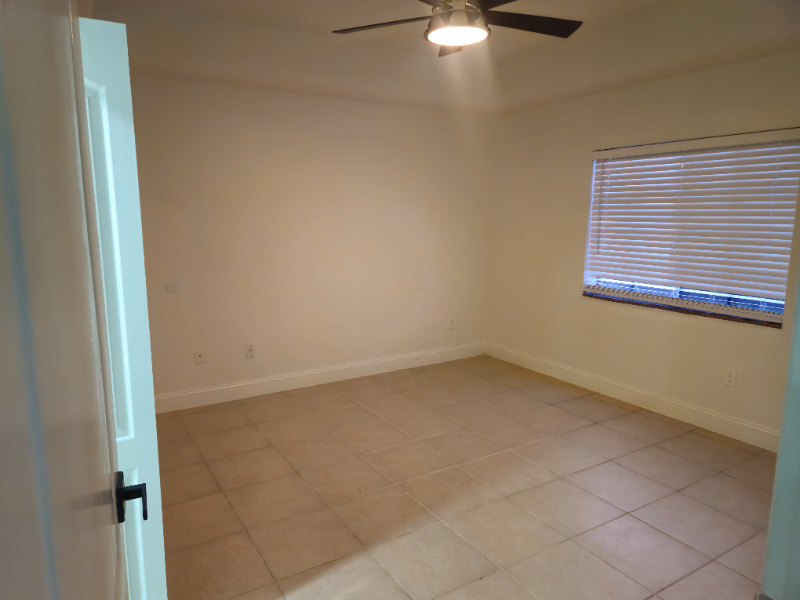 3732 Sw 7th Pl - Photo 7 of 12