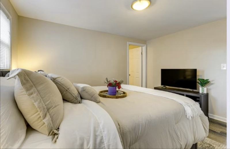 1108 Valley View Ave - Photo 4 of 20