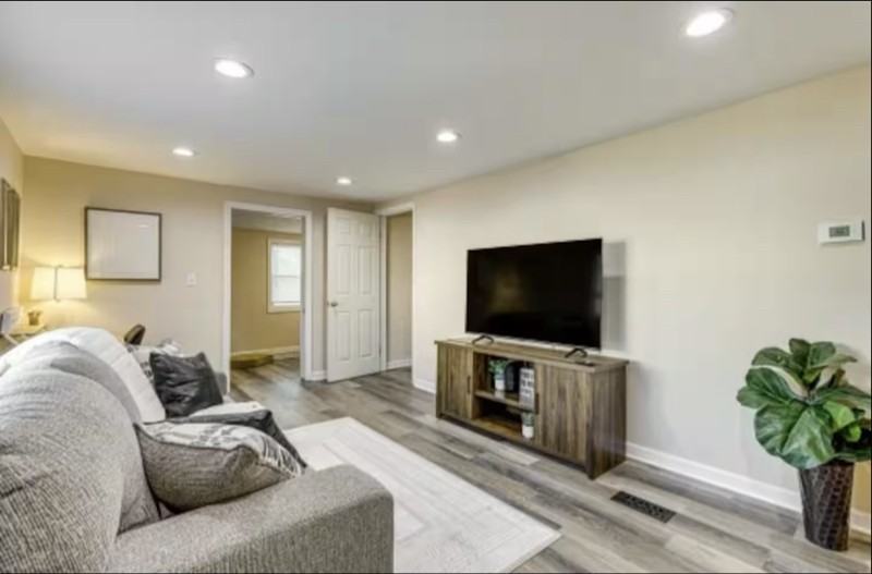 1108 Valley View Ave - Photo 7 of 20