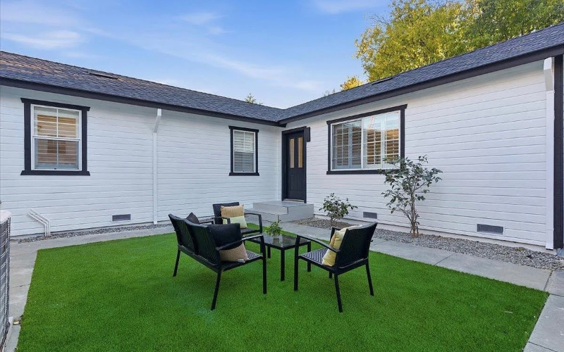 1344 Jackson St - Photo 2 of 20