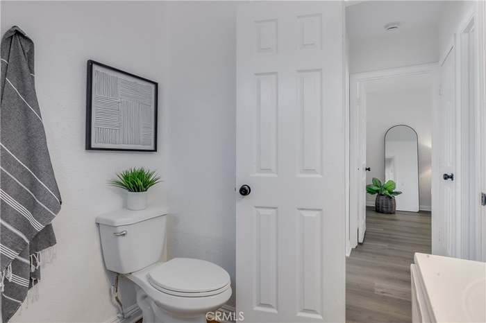 1347 E Bennett St - Photo 2 of 8