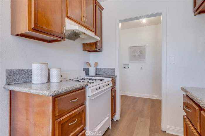 1347 E Bennett St - Photo 6 of 8