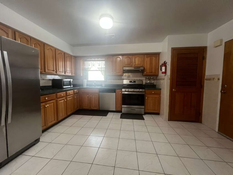 644 Summer St #1FL - Photo 4 of 5