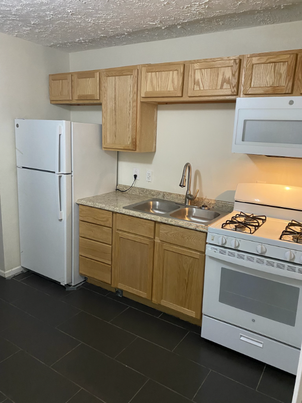 116 Clinton Springs Ave #3 - Photo 3 of 9