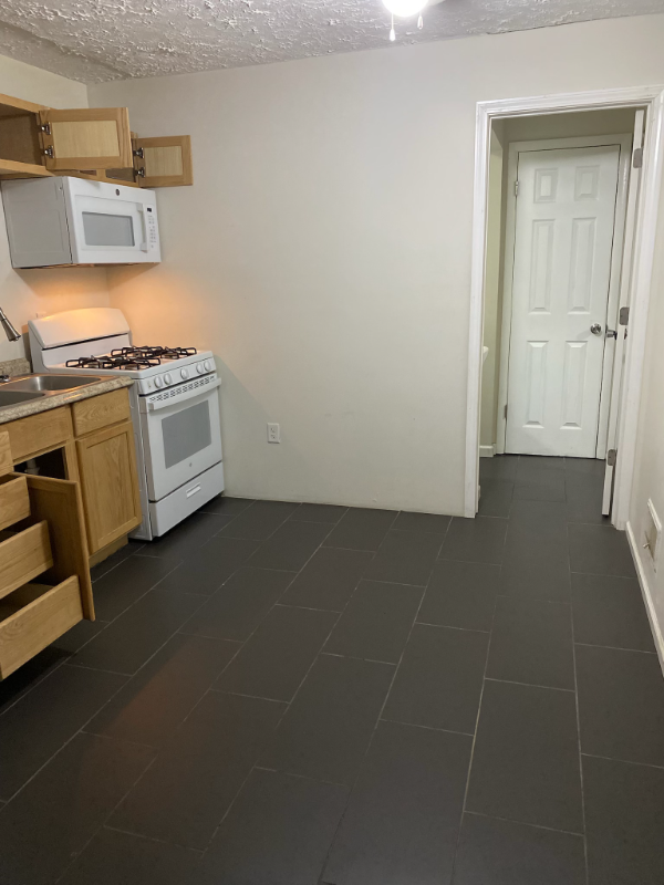 116 Clinton Springs Ave #3 - Photo 4 of 9