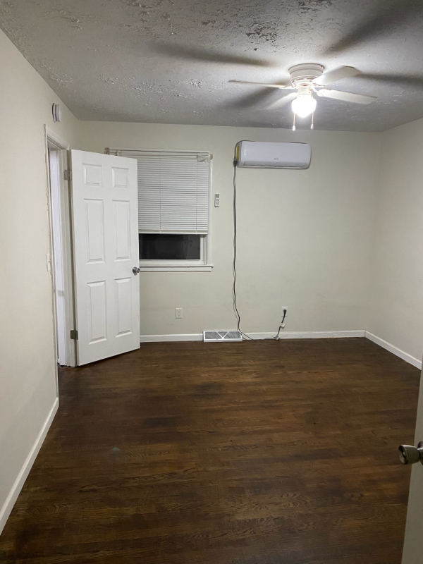 116 Clinton Springs Ave #3 - Photo 7 of 9