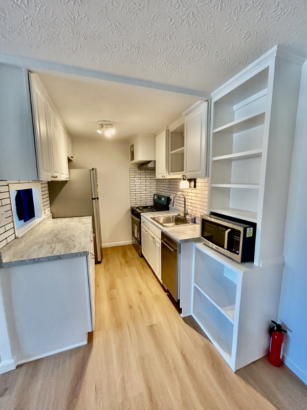 5011 Nob Hill Dr Apt 9c #C9 - Photo 3 of 16