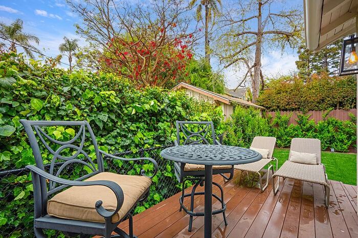 228 W Mission St - Photo 4 of 18