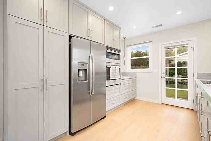 228 W Mission St - Photo 5 of 18