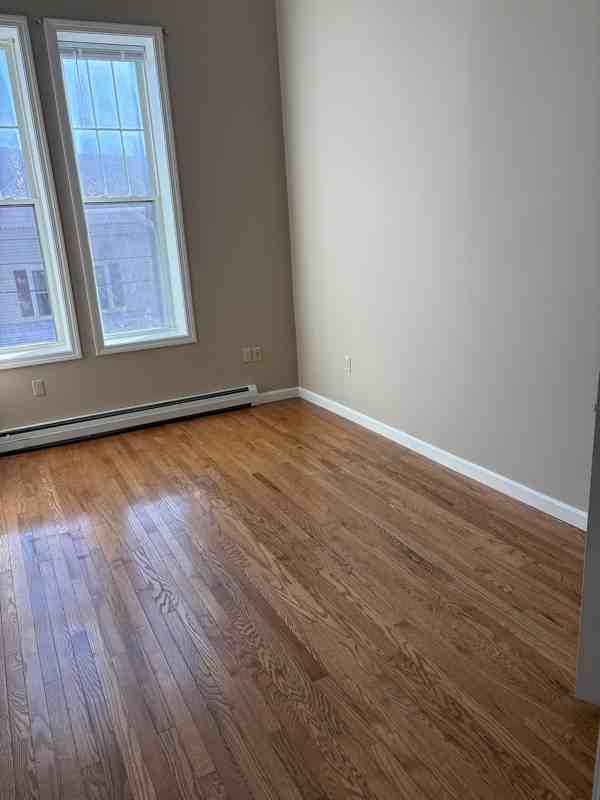 97 Main St #3 - Photo 5 of 8