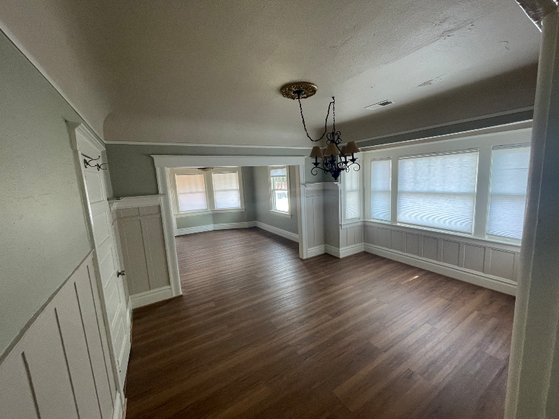 1127 Elgin St - Photo 3 of 19