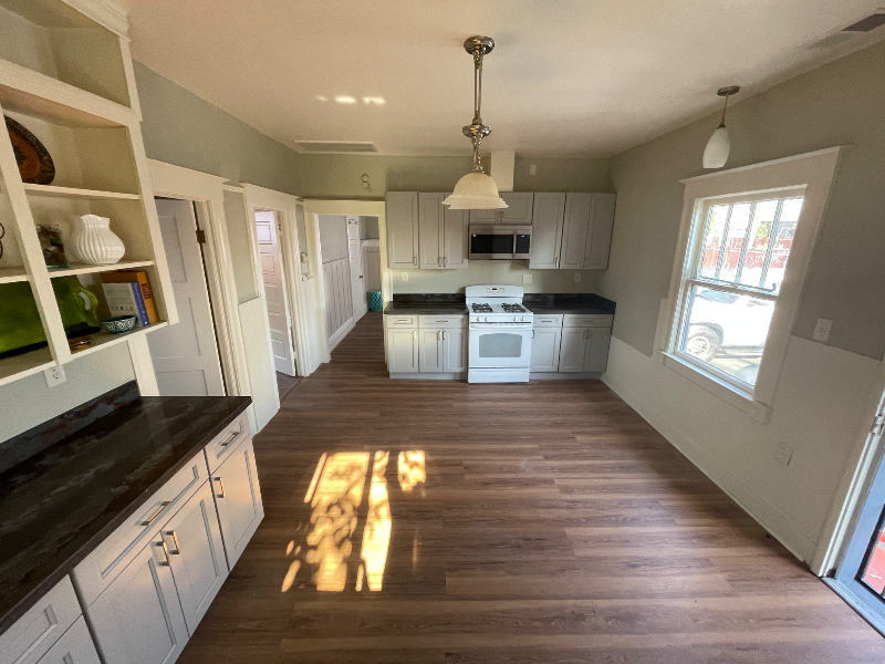 1127 Elgin St - Photo 6 of 19