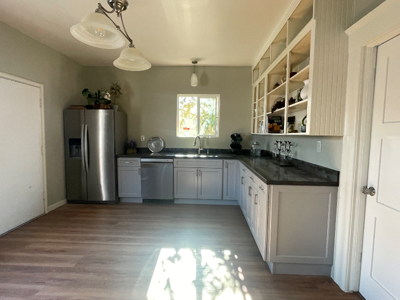 1127 Elgin St - Photo 7 of 19