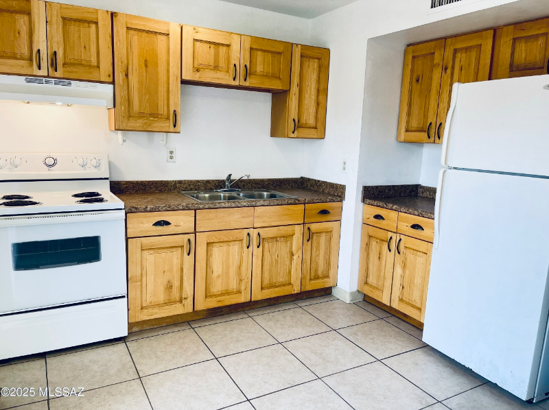 3817 S Queen Palm Dr #3811 - Photo 6 of 11