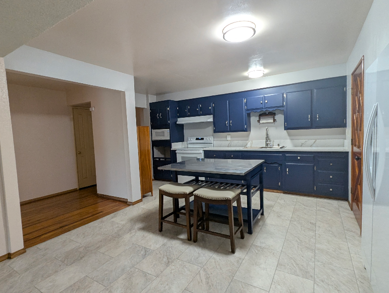 1052 Thermalito Ave - Photo 5 of 17