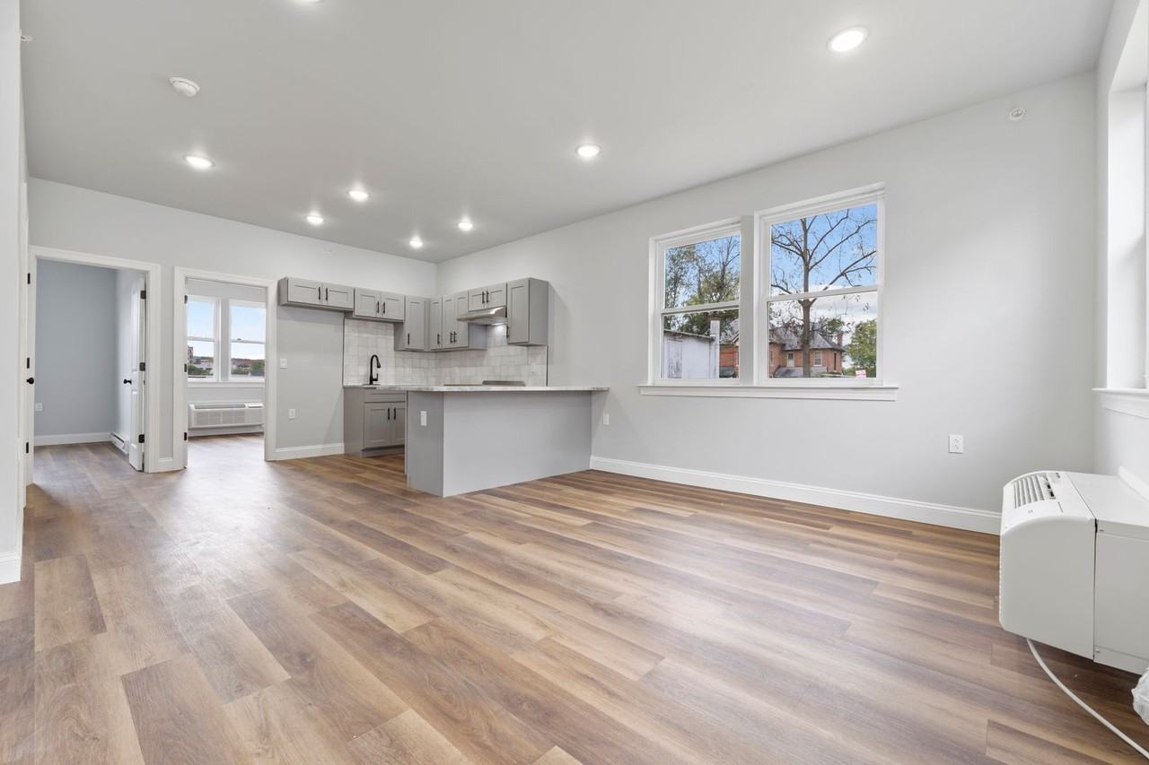 401 Auburn St - Photo 2 of 19