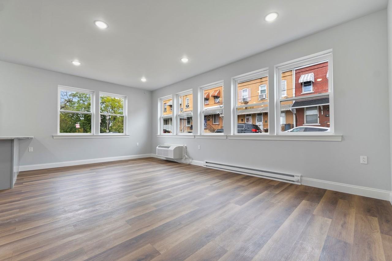 401 Auburn St - Photo 4 of 19